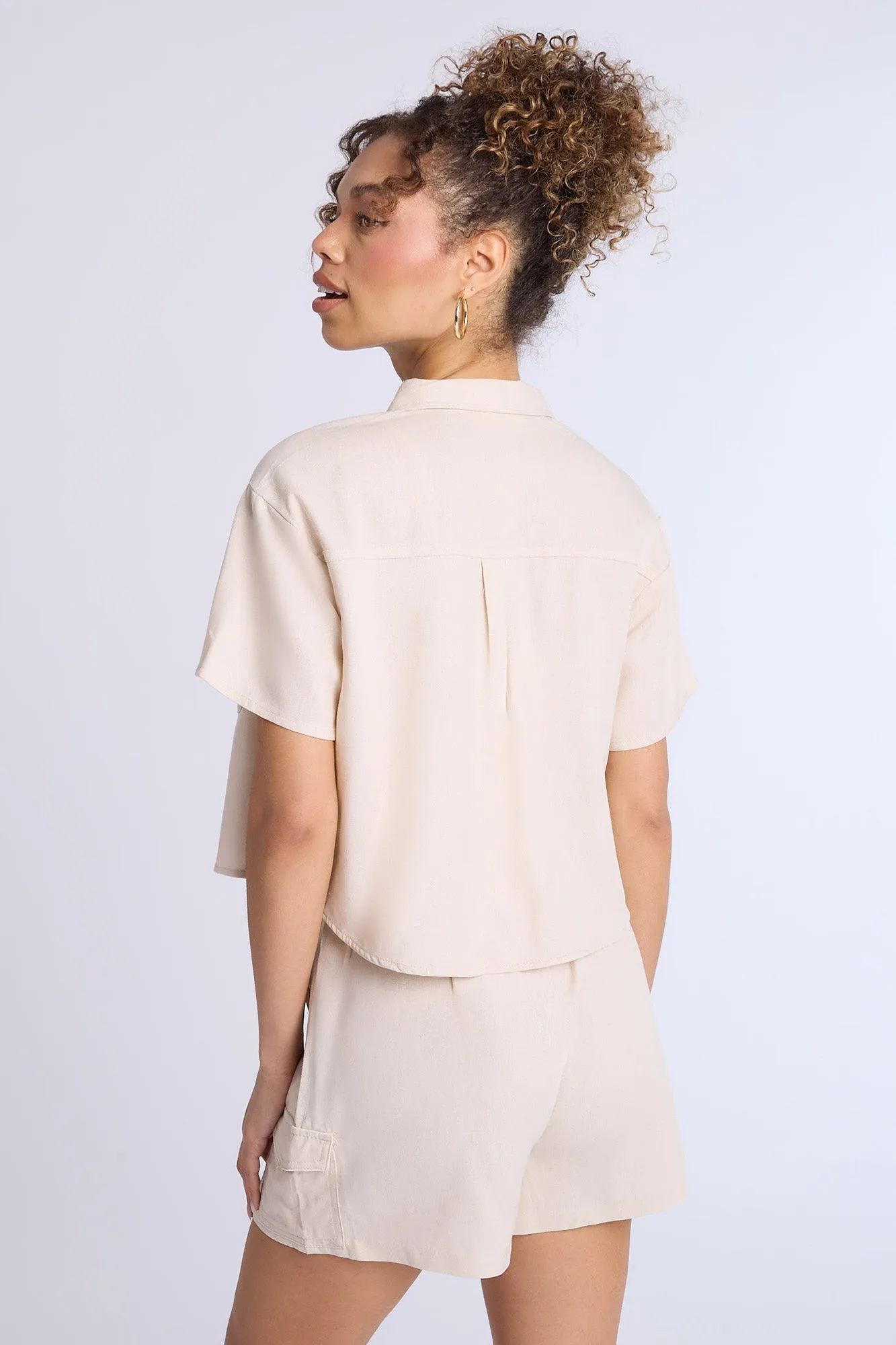 Linen-Blend Cropped Short Sleeve Button-Up Shirt