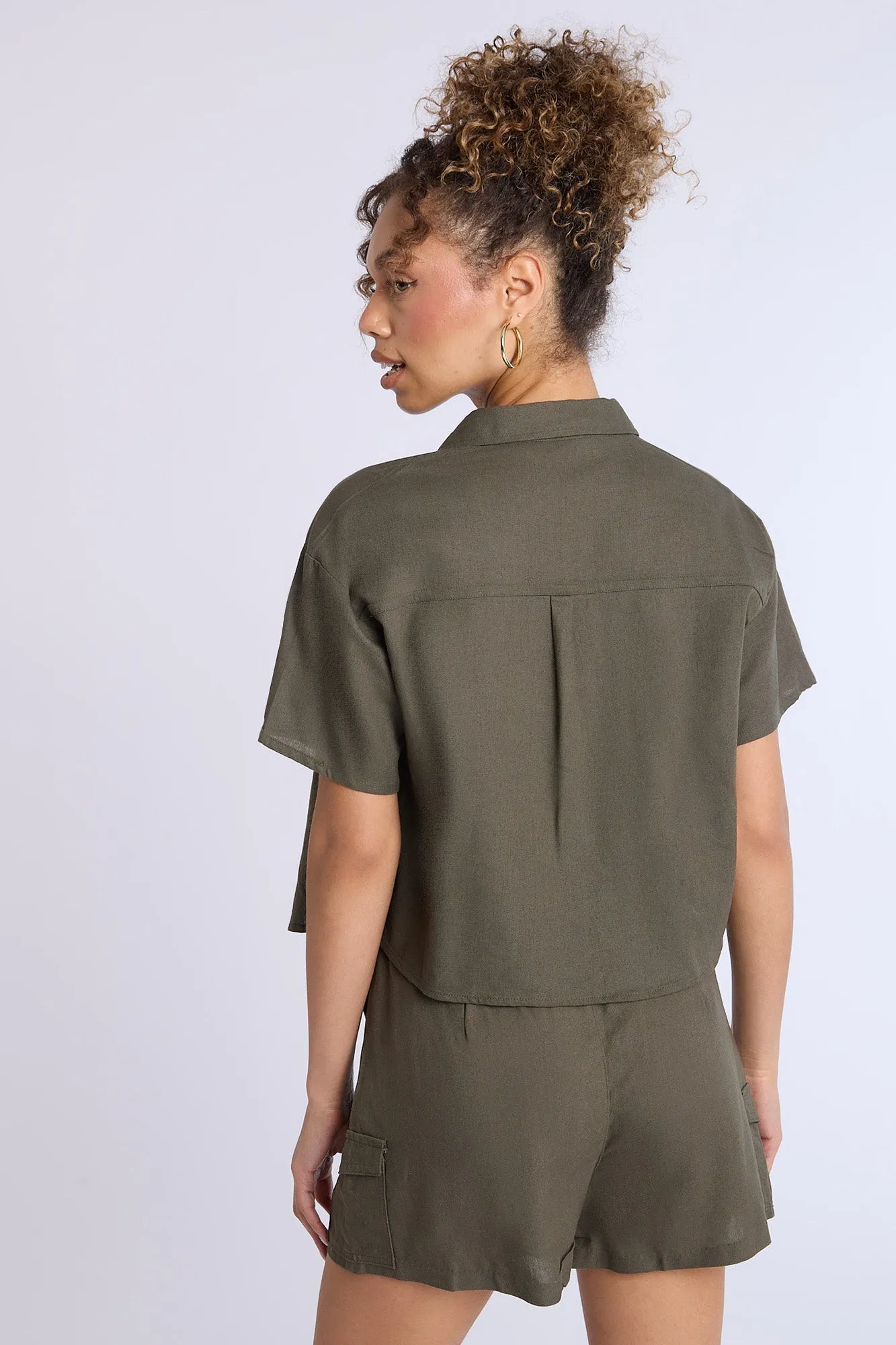 Linen-Blend Cropped Short Sleeve Button-Up Shirt