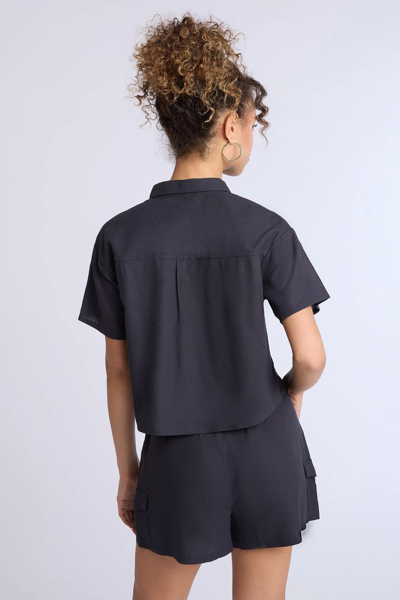 Linen-Blend Cropped Short Sleeve Button-Up Shirt