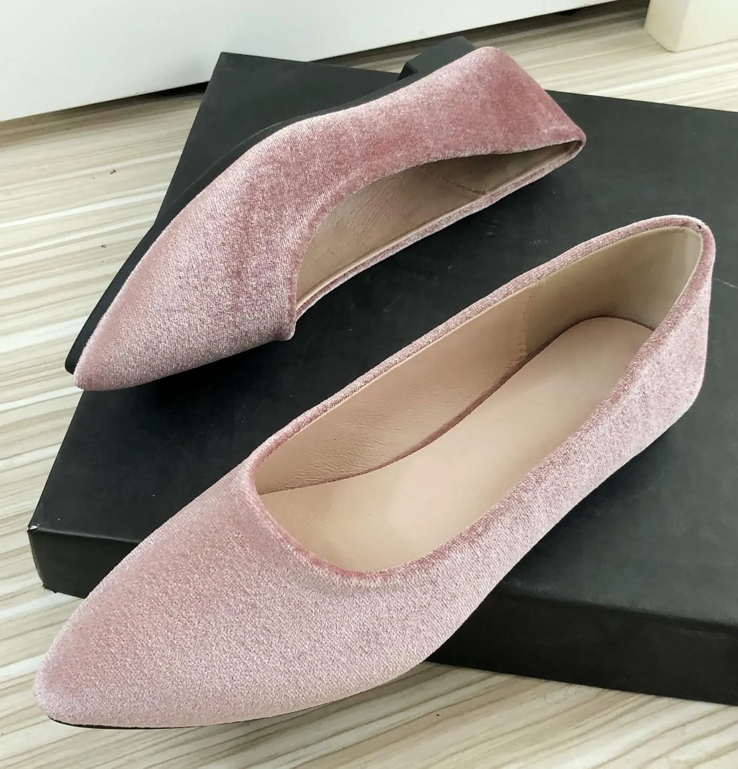 SAILING LU Flat Shoes for Women Casual Slip on Loafers Comfort Pointy Toe Ballet Flats Velvet Foldable Shoes