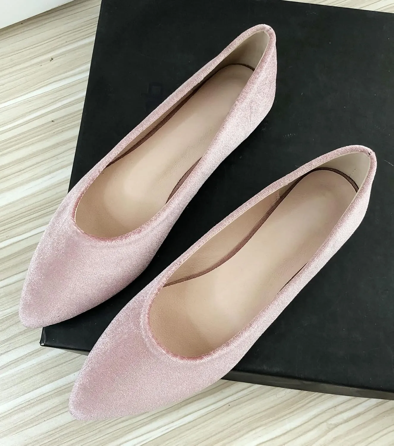 SAILING LU Flat Shoes for Women Casual Slip on Loafers Comfort Pointy Toe Ballet Flats Velvet Foldable Shoes