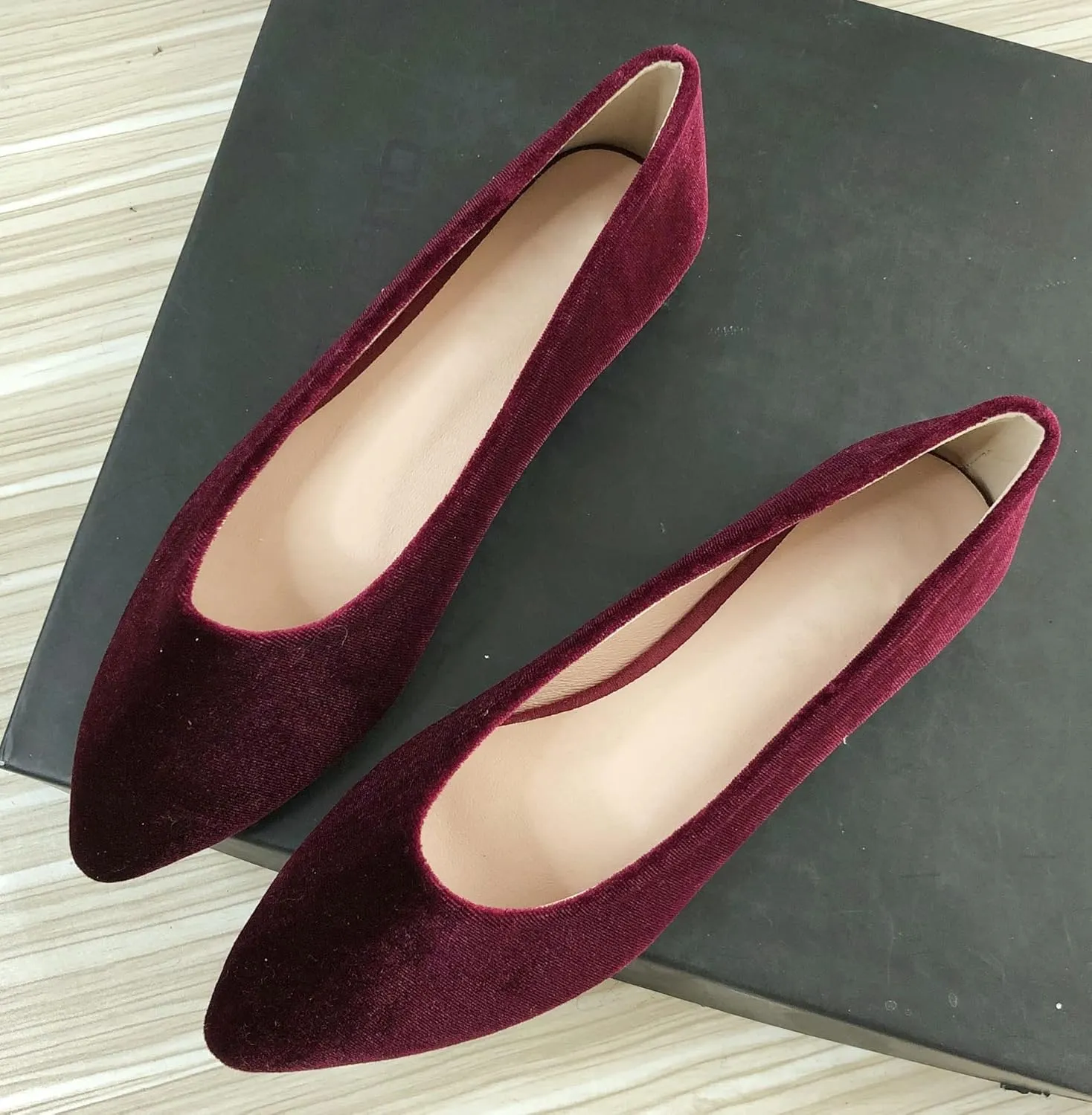 SAILING LU Flat Shoes for Women Casual Slip on Loafers Comfort Pointy Toe Ballet Flats Velvet Foldable Shoes