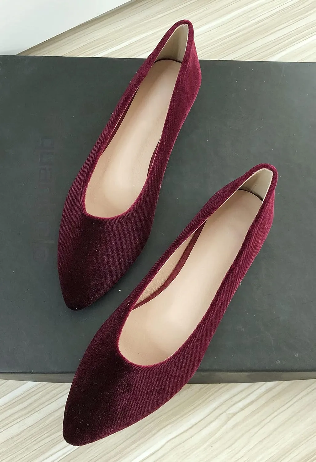 SAILING LU Flat Shoes for Women Casual Slip on Loafers Comfort Pointy Toe Ballet Flats Velvet Foldable Shoes